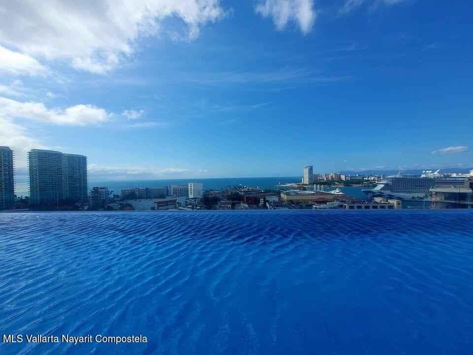 Condo Jade Zoho Skies T2