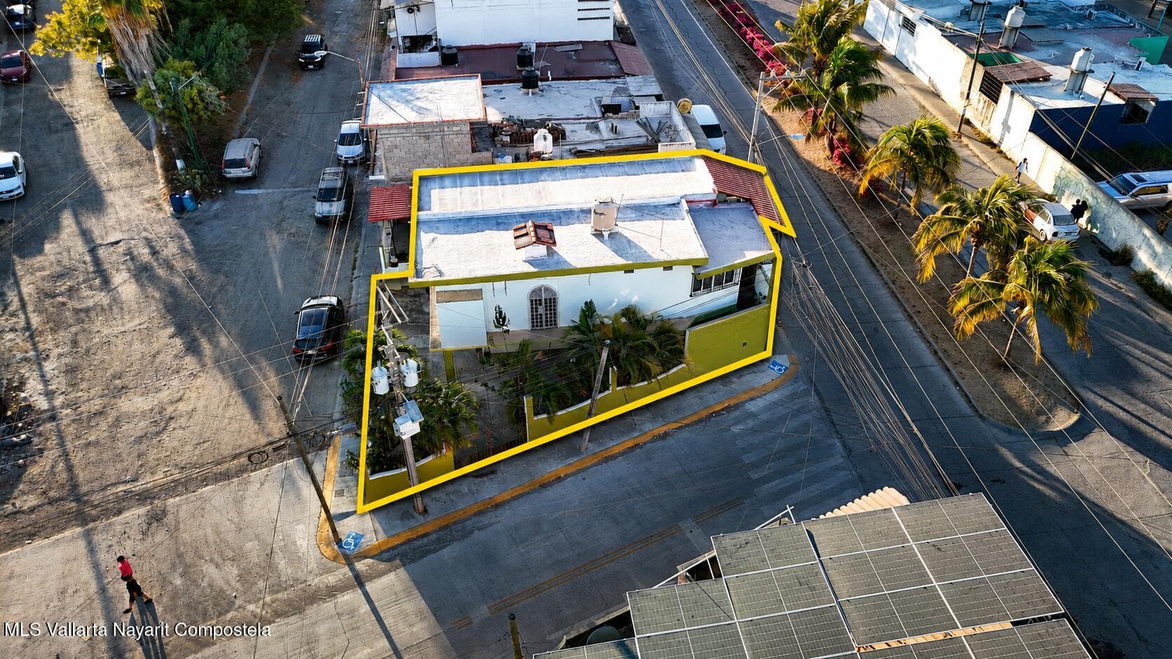Mega Esquina Valle Dorado