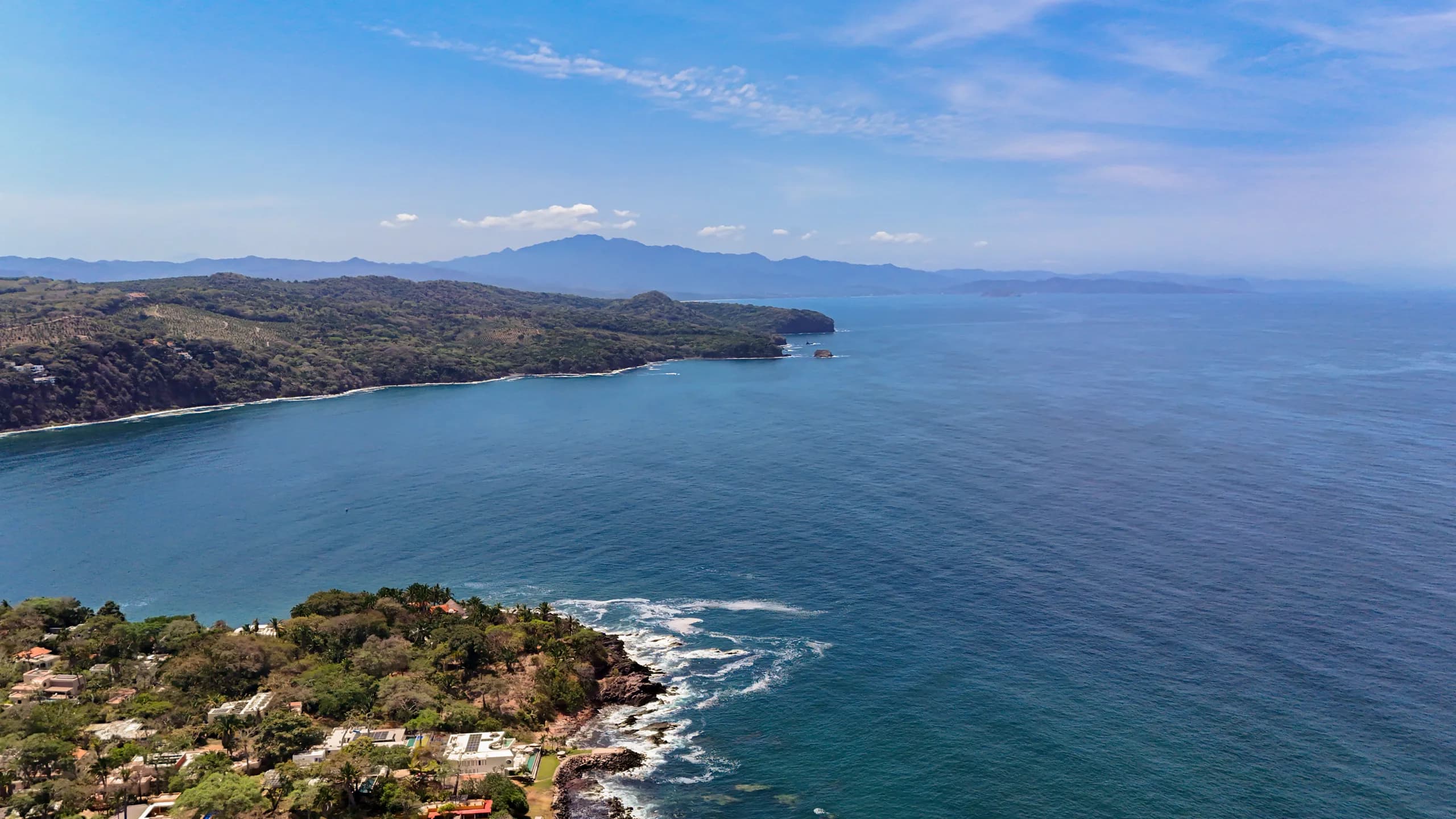 Amplias vistas de la costa de Riviera Nayarit, donde el paisaje tropical se encuentra con el océano Pacífico en un entorno de gran privacidad.